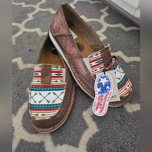 NWT Ariat Arrow Print Cruisers size 8